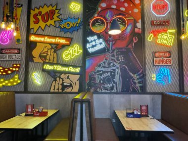 DUBAI, BAE - 27 Aralık 2022 'de görülen JBR' deki 22 Restoran Yakala Dubai, BAE 'deki Plaj.