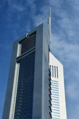 DUBAI, BAE - 29 DEC Dubai, BAE 'deki Emirlik Kuleleri, 29 Aralık 2023' te görüldü. Komplekste Emirlik Ofis Kulesi ve sırasıyla 355 m ve 309 m 'ye yükselen Jumeirah Emirates Kuleleri Oteli yer alıyor..