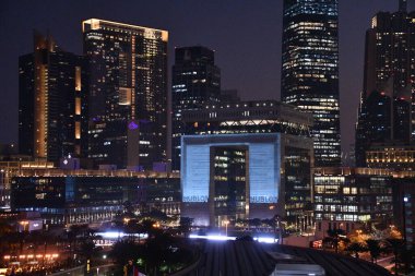 DUBAI, BAE - 29 DEC: Dubai Uluslararası Finans Merkezi 'nin (DIFC) 29 Aralık 2023 tarihinde Dubai' deki ana binası Geçit. DIFC dünyanın en hızlı büyüyen uluslararası finans merkezidir..