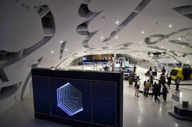 DUBAI, BAE - 29 Aralık 2023 'te görüldüğü üzere yarın Dubai, BAE' deki Geleceğin Müzesi 'nde sergi.