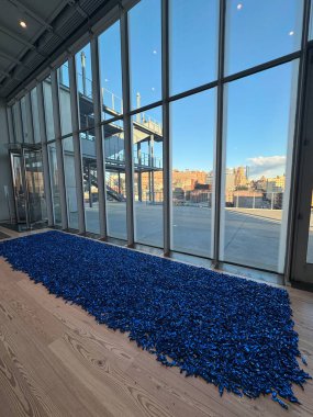 NEW YORK NY - 14 Ocak 2024 'te New York' taki Whitney Sanat Müzesi 'nde sergi.