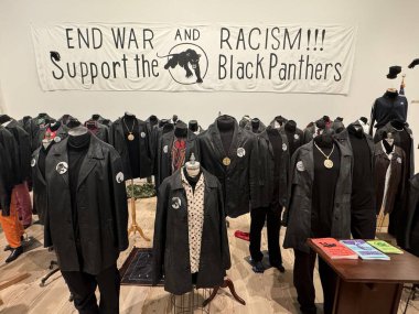 NEW YORK NY - 14 Ocak 2024 'te New York' taki Whitney Sanat Müzesi 'nde sergi.