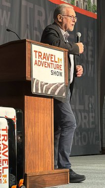 NEW YORK, NY - 27 Ocak 2024 'te New York' ta görülen New York Seyahat Şovu 2024 'te Peter Greenberg.