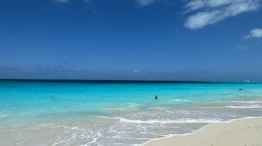 Providenciales 'teki Grace Körfezi Sahili, Turks ve Caicos Adaları.