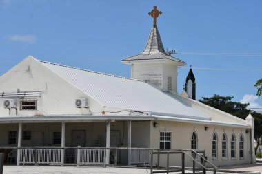 PROVIDENCIALES, TURKS & CAICOS Adaları - 17 NİSAN: Providenciales, Turks ve Caicos Adalarındaki Kutsal İlahi Roma Katolik Kilisemiz, 17 Nisan 2024 'te görüldüğü üzere.