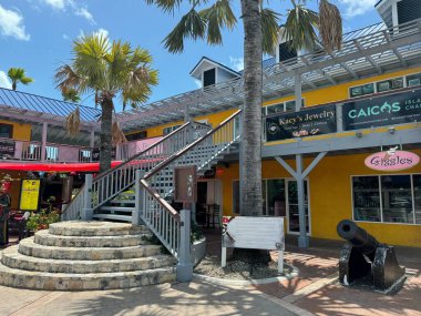 PROVIDENCIALES, TCI - APR 18: Providenciales 'teki Call Resort & Shops, Turks ve Caicos Adaları, 18 Nisan 2024' te görüldüğü gibi.