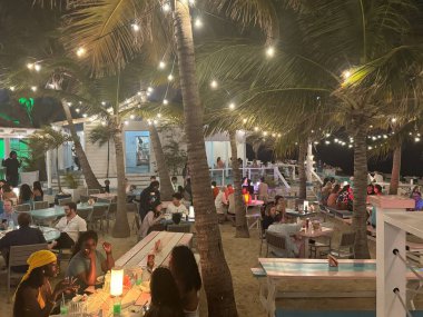 PROVIDENCIALES, TURKS & CAICOS Adaları - 17 Nisan 2024 'te Providenciales, Turks ve Caicos Adalarındaki Da Conch Shack Restoran ve Rum Bar.