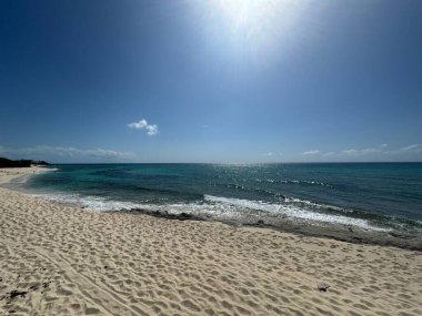 Türk ve Caicos Adalarındaki Providenciales 'te Malcolm Beach