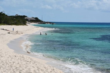 Türk ve Caicos Adalarındaki Providenciales 'te Malcolm Beach