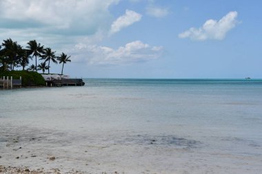 Turks ve Caicos Adaları 'ndaki Providenciales' teki Taylor Körfezi Sahili 'nden görüntü