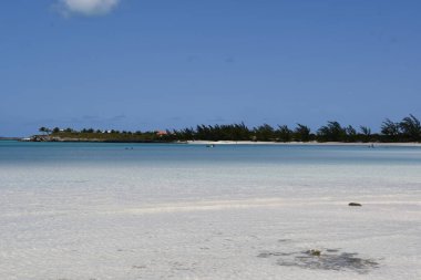 Turks ve Caicos Adaları 'ndaki Providenciales' teki Taylor Körfezi Sahili 'nden görüntü