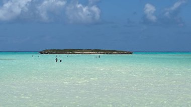 MIDDLE CAICOS, TURKS & CAICOS Adaları - 20 Nisan 2024 'te görüldüğü üzere, Turks ve Caicos Adaları' ndaki Middle Caicos 'taki Bambarra Plajı.