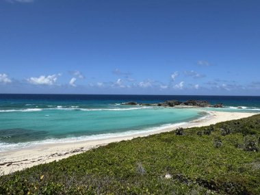 Turks ve Caicos Adalarındaki Orta Caicos 'taki Mudjin Limanı manzarası