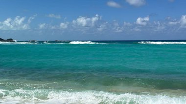 Turks ve Caicos Adalarındaki Orta Caicos 'taki Mudjin Limanı manzarası