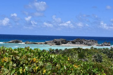 Turks ve Caicos Adalarındaki Orta Caicos 'taki Mudjin Limanı manzarası
