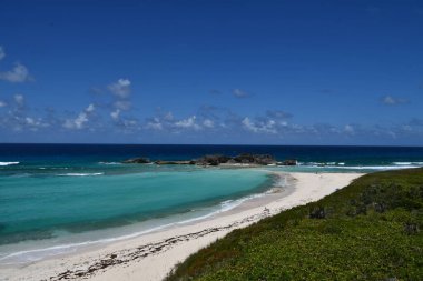 Turks ve Caicos Adalarındaki Orta Caicos 'taki Mudjin Limanı manzarası