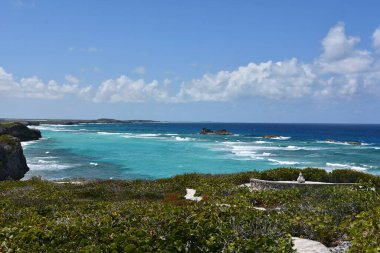 Turks ve Caicos Adalarındaki Orta Caicos 'taki Mudjin Limanı manzarası