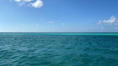 Kuzey Caicos 'tan Turks & Caicos Adalarındaki Feribottan Tedarikçilere