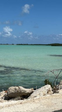 Turks ve Caicos Adaları 'ndaki Kuzey ve Orta Caicos Geçidi' nden görüntü