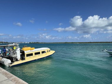PROVIDENCIALES, TURKS & CAICOS Adaları - 20 Nisan: TCI Feribot Providenciales to North Caicos, in the Turks and Caicos Adaları, 20 Nisan 2024.
