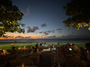 PROVIDENCIALES, TURKS & CAICOS - 20 Nisan 2024 'te görüldüğü üzere Providenciales, Turks ve Caicos Adaları' ndaki Grace Bay Club 'daki Infiniti Restoranı & Raw Bar.
