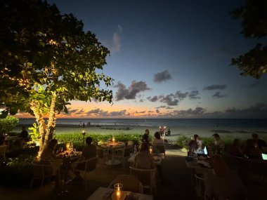 PROVIDENCIALES, TURKS & CAICOS - 20 Nisan 2024 'te görüldüğü üzere Providenciales, Turks ve Caicos Adaları' ndaki Grace Bay Club 'daki Infiniti Restoranı & Raw Bar.