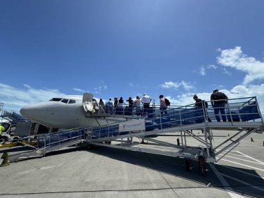 PROVIDENCIALES, TURKS & CAICOS - APR 21: Providenciales International Airplane at Providenciales International Airport in the Turks and Caicos Adaları, 21 Nisan 2024.
