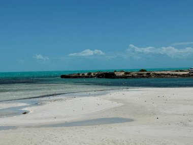 Turks ve Caicos Adalarındaki Providenciales 'te Beş Cays Sahili