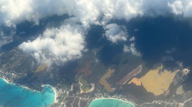 Karayip Adaları 'nın bir uçaktan havadan görünüşü