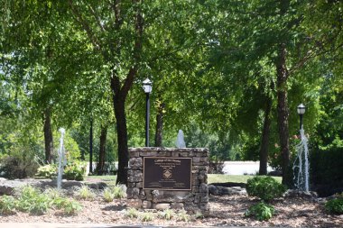 3 Temmuz 2023 'te Hollister, Missouri' deki Ozarks Üniversitesi 'nde Centennial Park' ta görüldü..