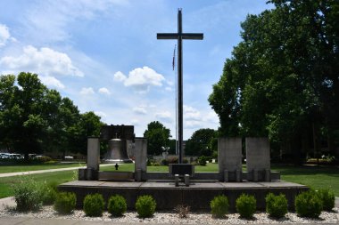 Hollister, Missouri 'deki Ozarks Koleji' ndeki Williams Memorial Kilisesi 'nin önünde 3 Temmuz 2023' te görüldüğü üzere.