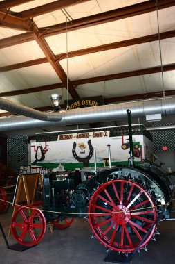 3 Temmuz 2023 'te Hollister, Missouri' deki Ozarks Koleji 'ndeki Gaetz Traktör Müzesi' nde görüldü..