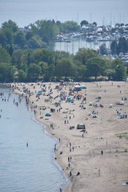 26 Mayıs 2024 'te Kanada' nın Ontario kentinde, Toronto yakınlarındaki Scarborough Kayalıkları 'ndaki Bluffers Park Sahili' nde görüldü..