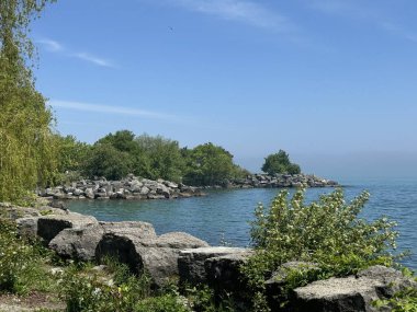 Ontario, Kanada 'daki Toronto yakınlarındaki Scarborough Kayalıkları' ndaki Bluffers Park 'ta.