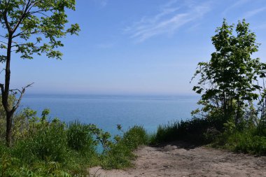 Ontario, Kanada 'daki Toronto yakınlarındaki Scarborough Kayalıkları' ndaki Bluffers Park 'ta.