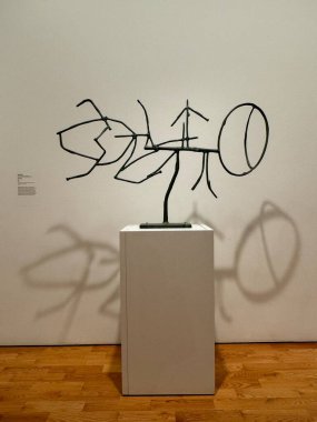 TORONTO, CANADA - 26 Mayıs 2024 'te Kanada' nın Toronto kentindeki Ontario Sanat Galerisinde sergi.