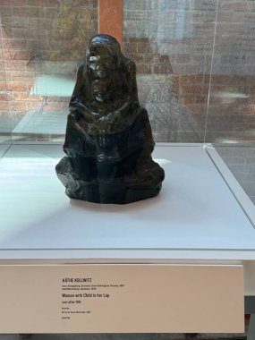 TORONTO, CANADA - 26 Mayıs 2024 'te Kanada' nın Toronto kentindeki Ontario Sanat Galerisinde sergi.