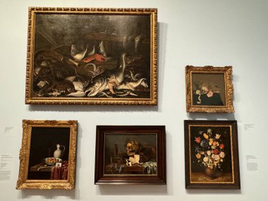 TORONTO, CANADA - 26 Mayıs 2024 'te Kanada' nın Toronto kentindeki Ontario Sanat Galerisinde sergi.