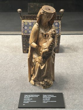 TORONTO, CANADA - 26 Mayıs 2024 'te Kanada' nın Toronto kentindeki Ontario Sanat Galerisinde sergi.