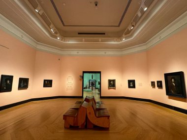 TORONTO, CANADA - 26 Mayıs 2024 'te Kanada' nın Toronto kentindeki Ontario Sanat Galerisinde sergi.