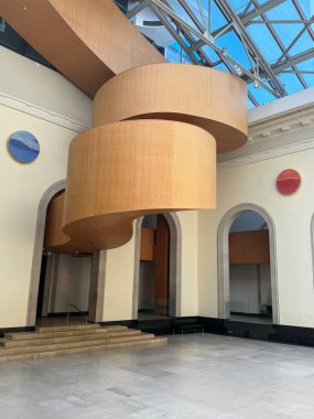 TORONTO, CANADA - 26 Mayıs 2024 'te Kanada' nın Toronto kentindeki Ontario Sanat Galerisinde sergi.