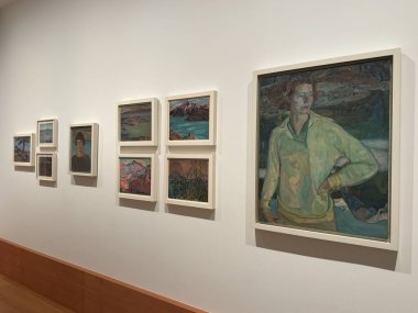 TORONTO, CANADA - 26 Mayıs 2024 'te Kanada' nın Toronto kentindeki Ontario Sanat Galerisinde sergi.