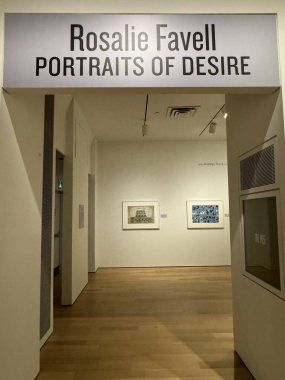 TORONTO, CANADA - 26 Mayıs 2024 'te Kanada' nın Toronto kentindeki Ontario Sanat Galerisinde sergi.