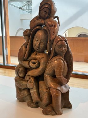 TORONTO, CANADA - 26 Mayıs 2024 'te Kanada' nın Toronto kentindeki Ontario Sanat Galerisinde sergi.