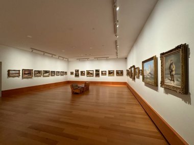 TORONTO, CANADA - 26 Mayıs 2024 'te Kanada' nın Toronto kentindeki Ontario Sanat Galerisinde sergi.