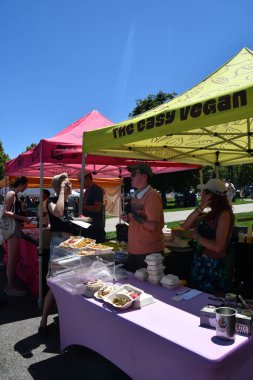 DENVER, CO - 22 Haziran 2024 'te görüldüğü üzere Denver, Colorado' daki City Park Farmers Market.