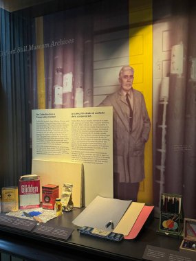 22 Haziran 2024 'te Denver, Colorado' daki Clyfford Still Müzesi 'nde sergi açıldı..