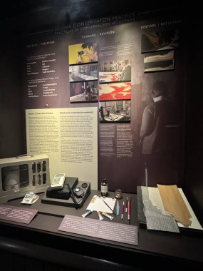 22 Haziran 2024 'te Denver, Colorado' daki Clyfford Still Müzesi 'nde sergi açıldı..