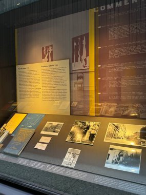 22 Haziran 2024 'te Denver, Colorado' daki Clyfford Still Müzesi 'nde sergi açıldı..