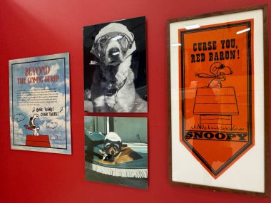 Snoopy ve Kızıl Baron, 22 Haziran 2024 'te Denver, Colorado' daki Rocky Hava ve Uzay Müzesi 'nde sergilendi..
